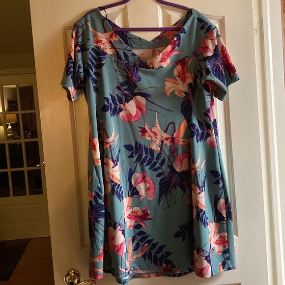 Beautiful floral Junarose dress - Picture 2 of 3